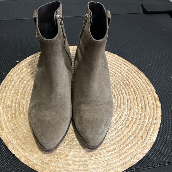 Cole Haan Leather Suede Olive Green Chealse Ankle Booties Size 8.5 - Picture 7 of 8